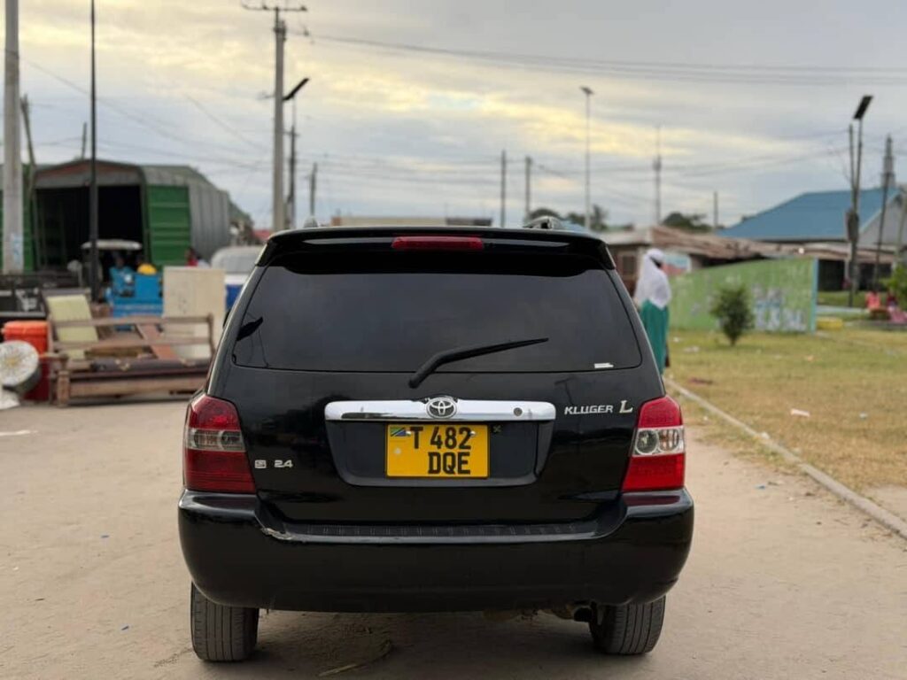 Magari Used Toyota Kluger 2002 Dar es Salaam Tanzania