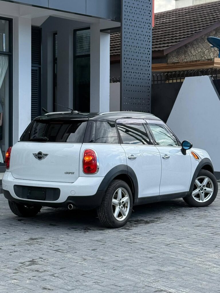 Mini Countryman Cooper 2011 for Sale in Dar es Salaam