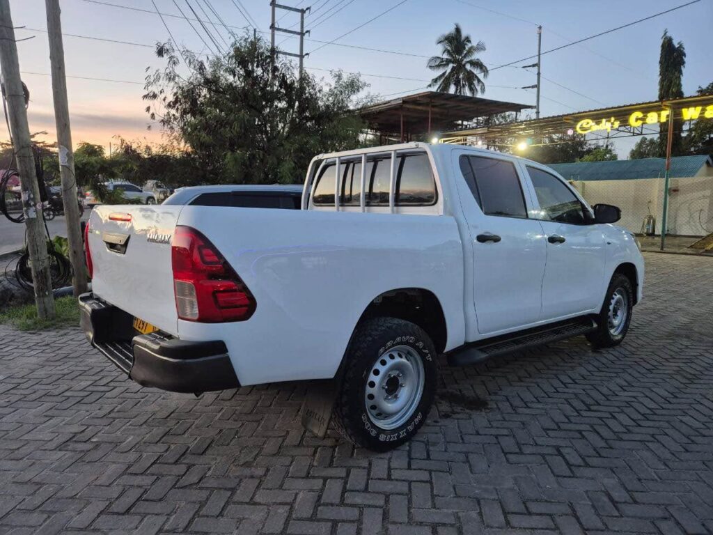 Magari Used Toyota Hilux 2016 Dar es Salaam Tanzania