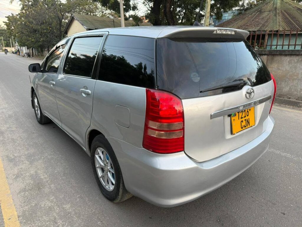 Magari Used Toyota Wish 2006 Dar es Salaam Tanzania