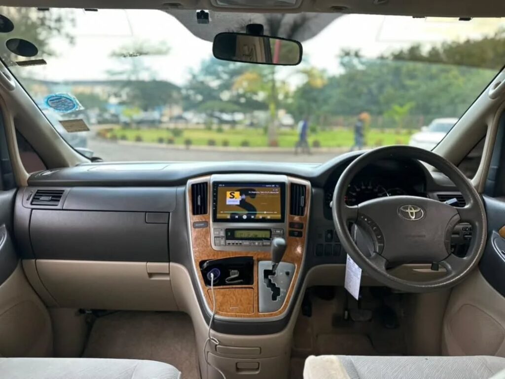 Magari Sokoni Toyota Alphard ya Bei Poa 2006