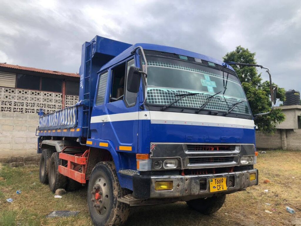 Magari Sokoni Mitsubishi Fuso ya Bei Poa 2000