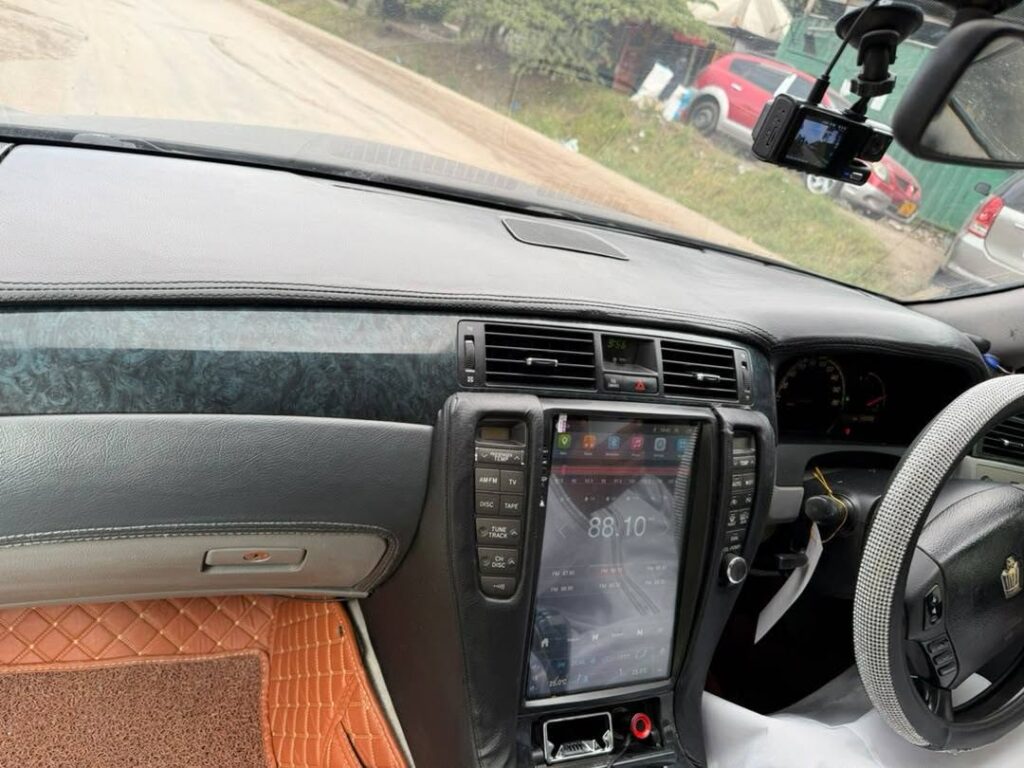 Toyota Crown 2004 for Sale in Dar es Salaam