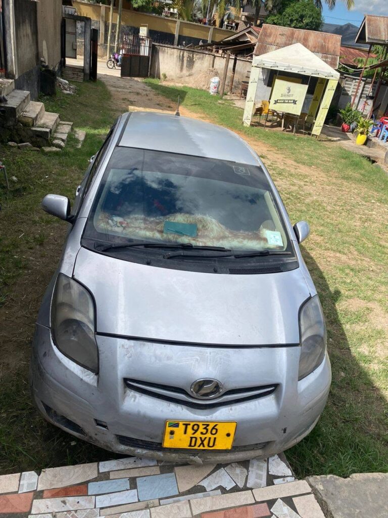 Toyota Vitz bei poa sokoni Dar es Salaam Tanzania