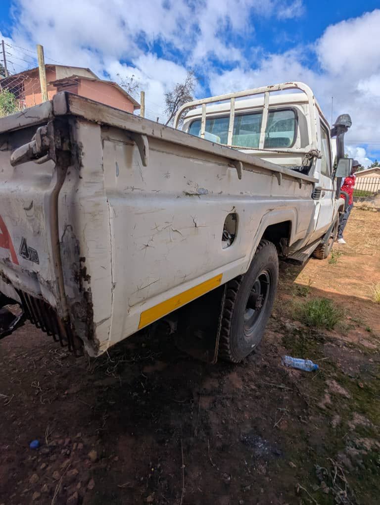 Toyota Land Cruiser 79 Pickup bei poa sokoni Mbeya Tanzania