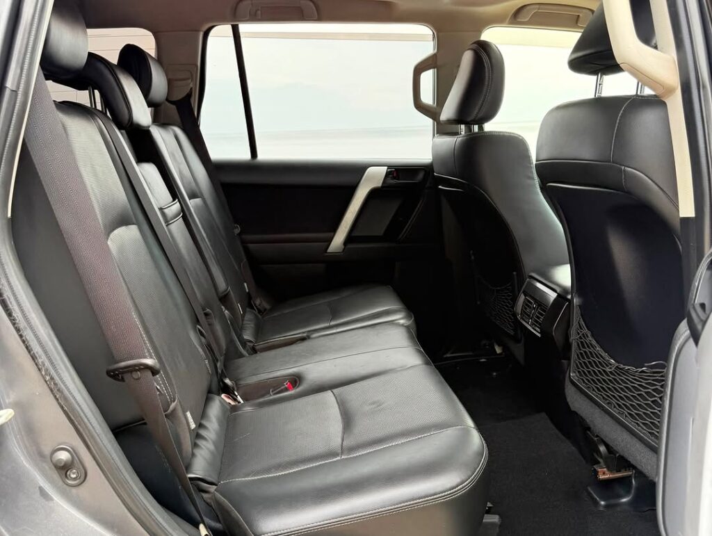 Toyota Land Cruiser Prado 2017 Inauzwa Mwanza Tanzania