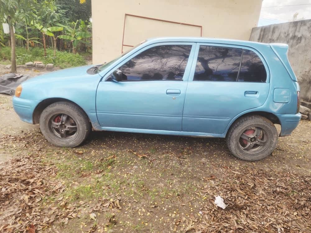 Toyota Starlet bei poa sokoni Dar es Salaam Tanzania