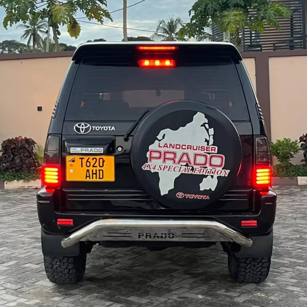 Toyota Land Cruiser Prado bei poa sokoni Dar es Salaam Tanzania