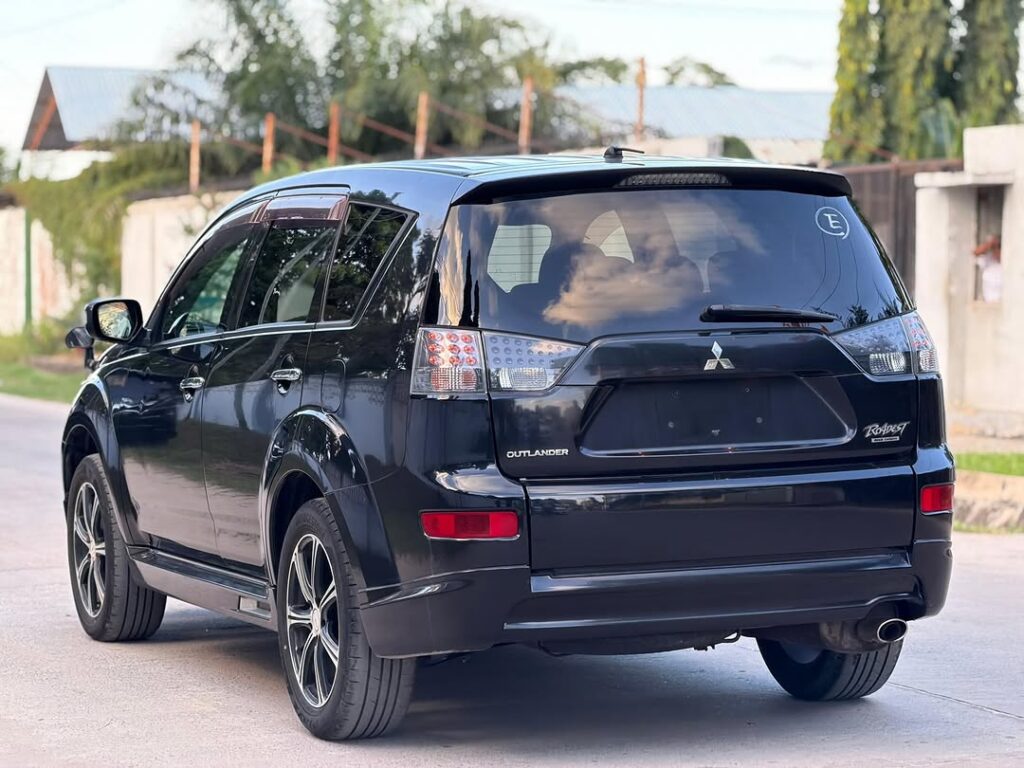 For Sale Mitsubishi Outlander 2009 in Dar es Salaam