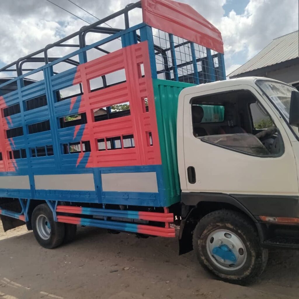 Magari Canter 2000 lipo Dar es Salaam