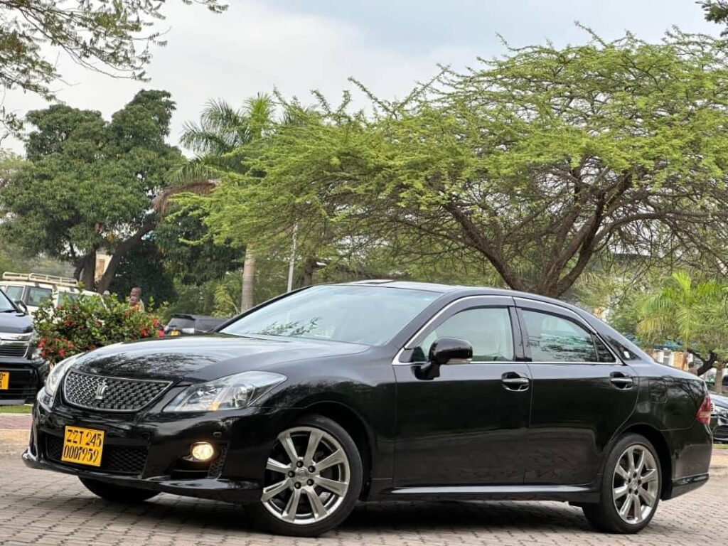 Magari Sokoni Toyota Crown ya Bei Poa 2010