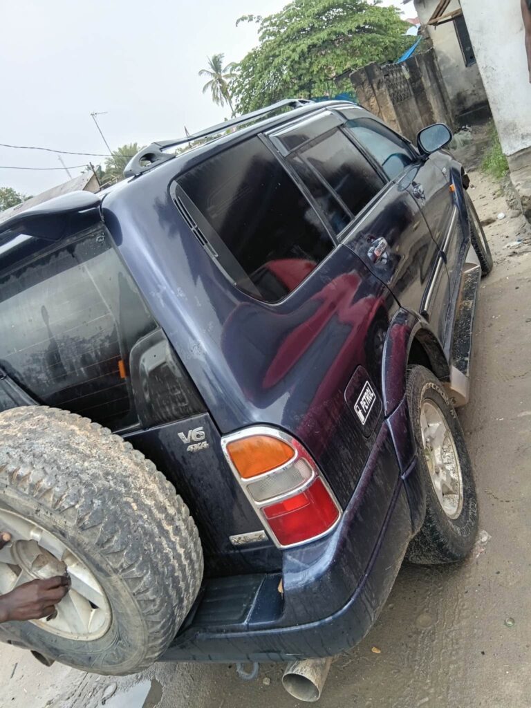 Suzuki Escudo bei poa sokoni Dar es Salaam Tanzania