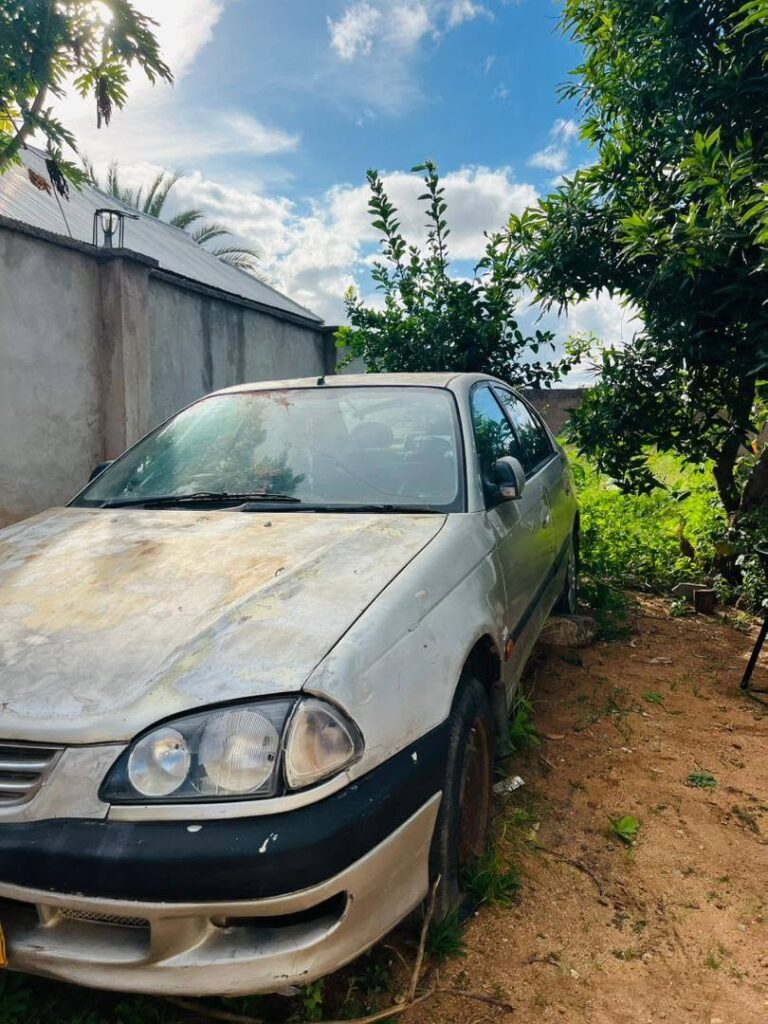 Magari Sokoni Toyota Avensis ya Bei Poa 2000