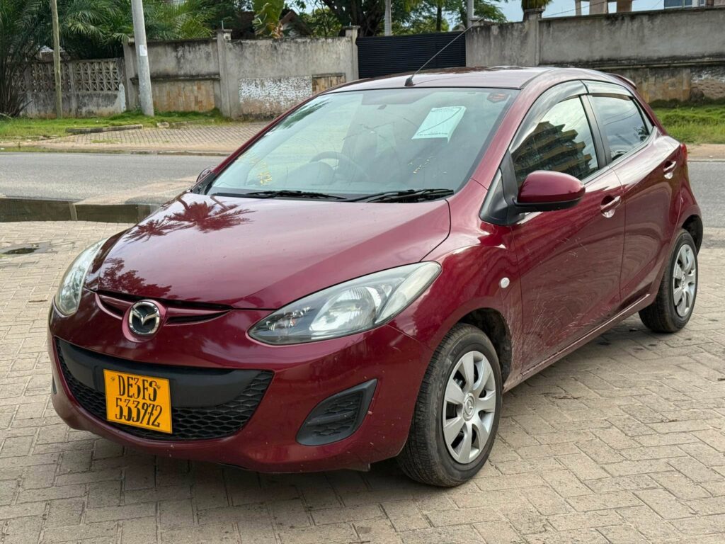 Mazda Demio bei poa sokoni Dar es Salaam Tanzania