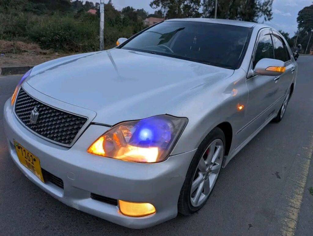 Buy Toyota Crown 2006 for Sale in Mbeya