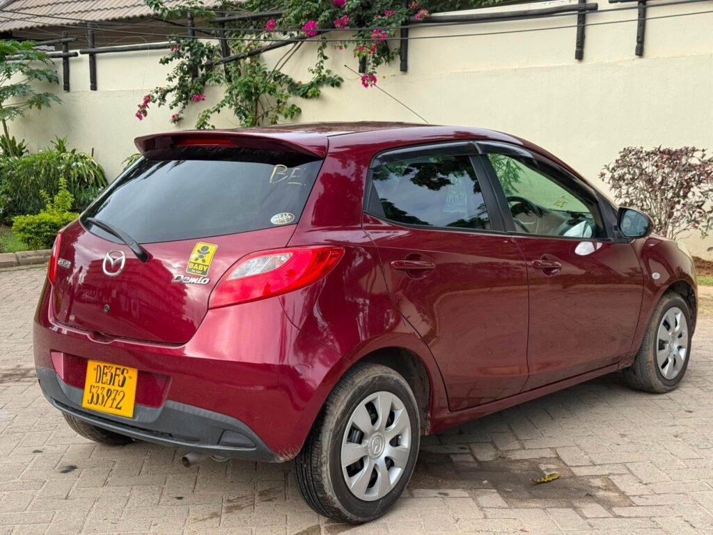 Magari Sokoni Mazda Demio ya Bei Poa 2012