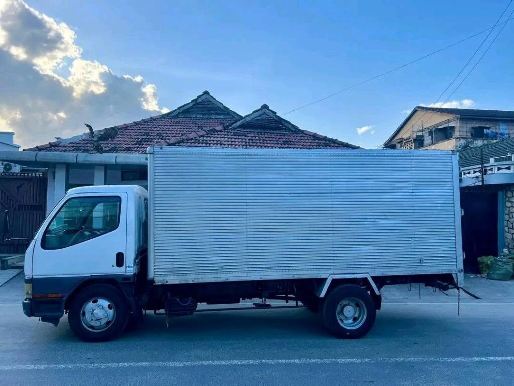 Mitsubishi Canter 2000 for Sale in Dar es Salaam