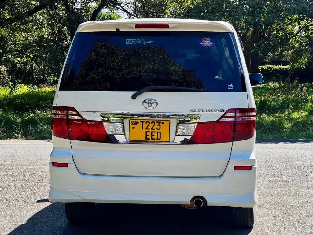 Magari Alphard 2006 lipo Arusha