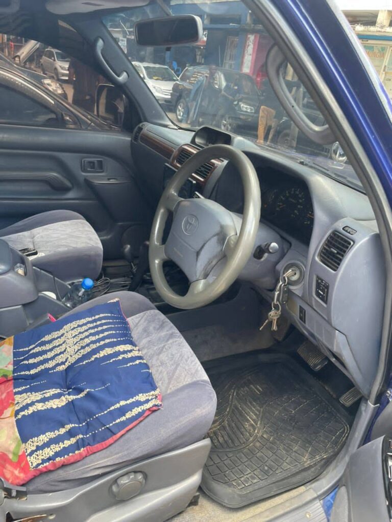 Magari Sokoni Toyota Land Cruiser Prado ya Bei Poa 2000
