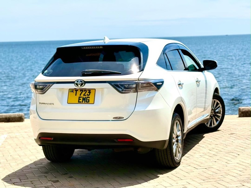 Magari Sokoni Toyota Harrier ya Bei Poa 2015