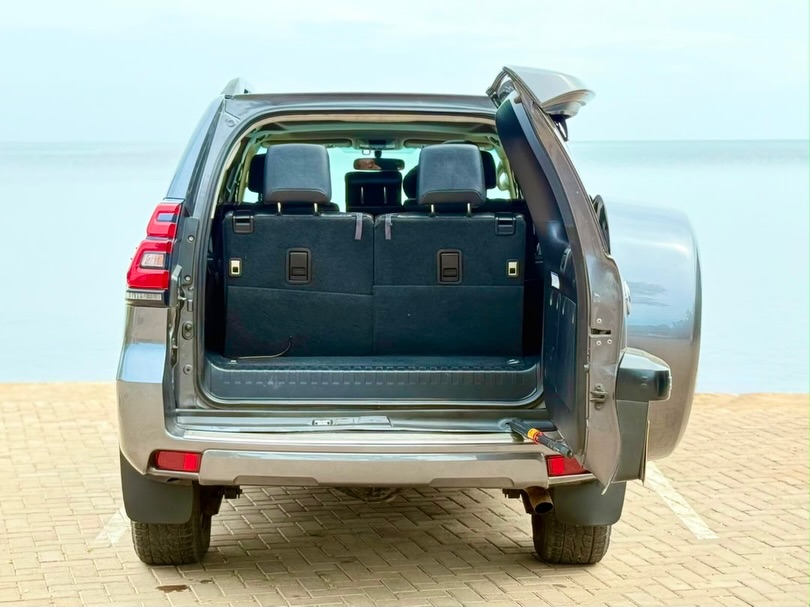 Toyota Land Cruiser Prado bei poa sokoni Mwanza Tanzania
