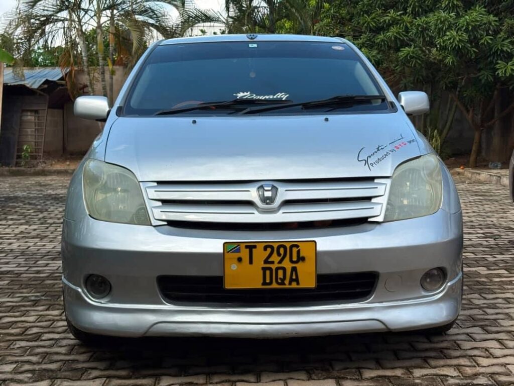 Magari Sokoni Toyota IST ya Bei Poa 2005