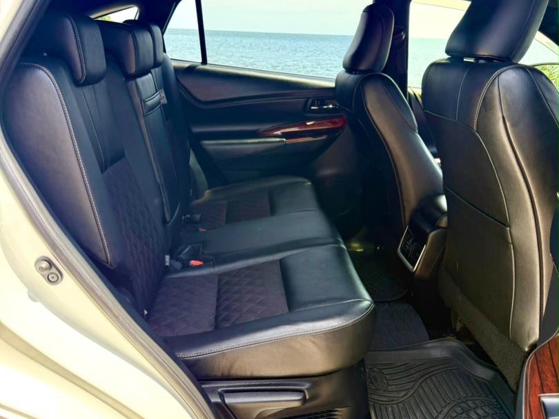 Magari Sokoni Toyota Harrier ya Bei Poa 2015
