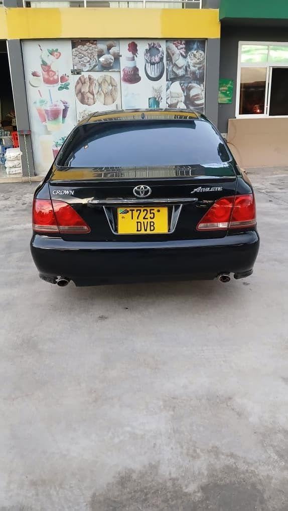 Magari Sokoni Toyota Crown ya Bei Poa 2005