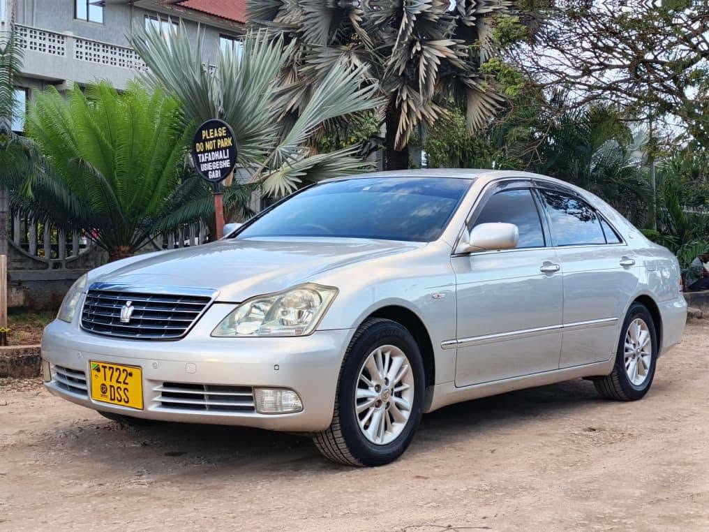 Price Toyota Crown 2006 for Sale in Dar es Salaam