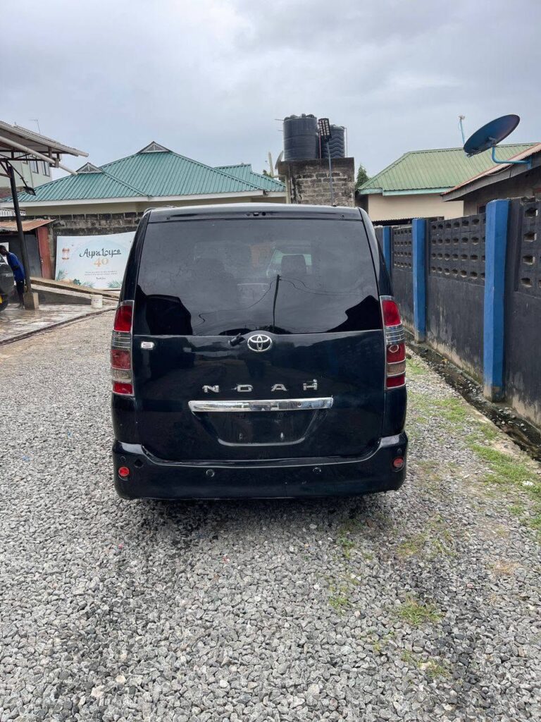 Price Of Toyota Noah 2004 for Sale in Tanzania