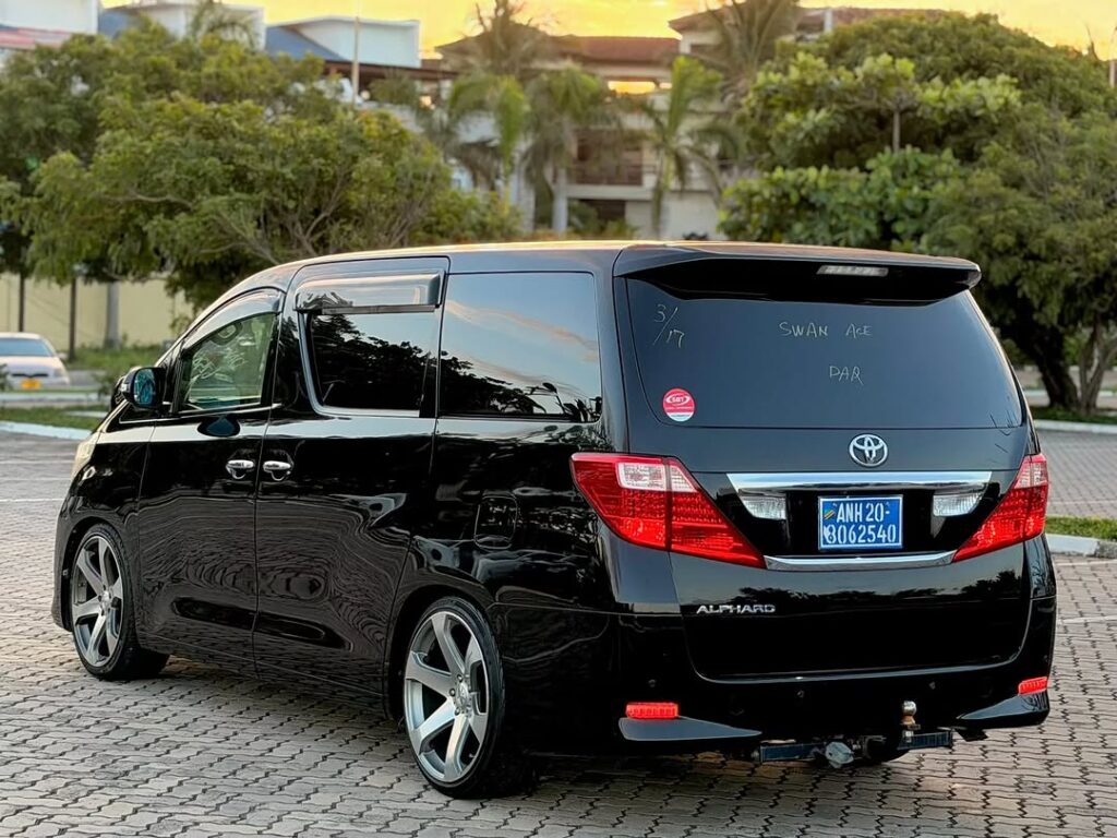 Magari Sokoni Toyota Alphard ya Bei Poa 2009