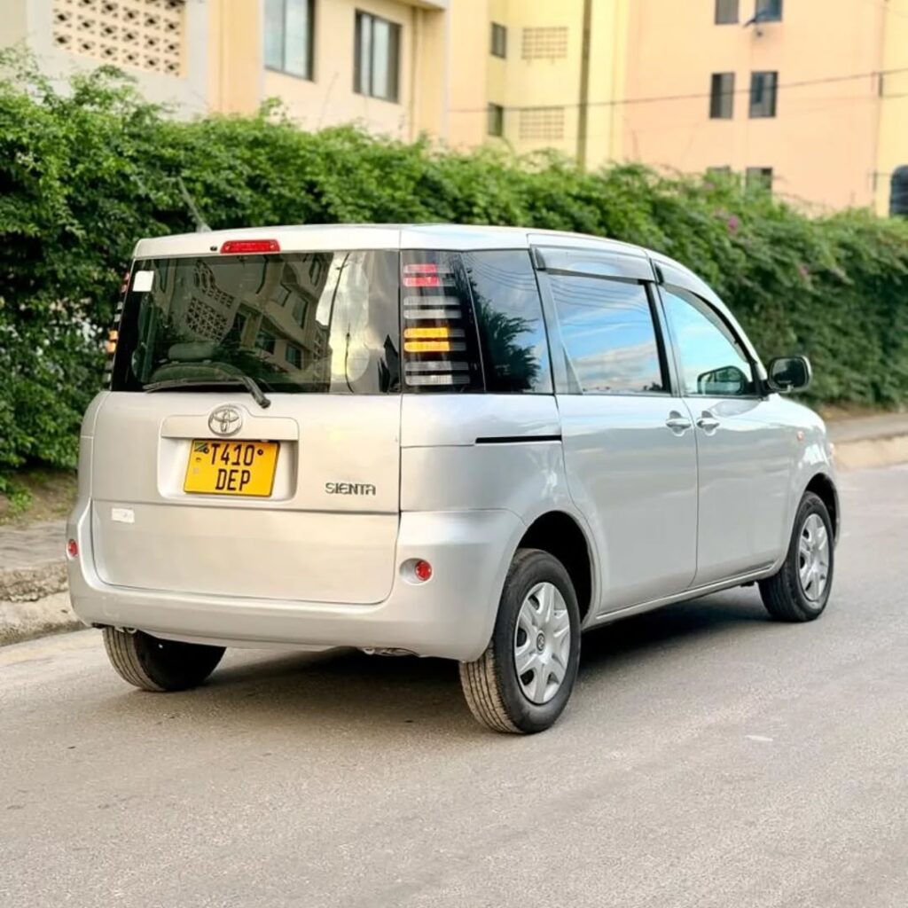 Magari Sokoni Toyota Sienta ya Bei Poa 2005