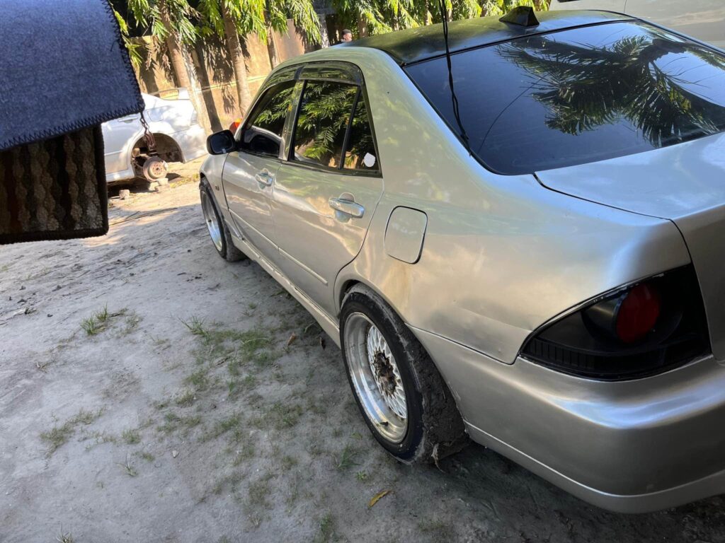 Magari Used Toyota Altezza 2002 Dar es Salaam Tanzania