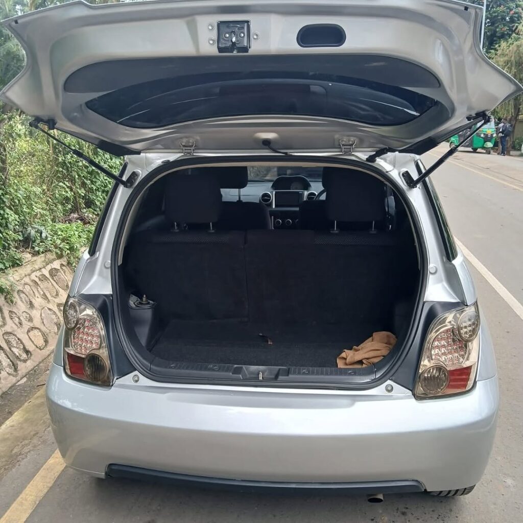 Bei ya Toyota IST 2005 Sokoni Arusha Tanzania