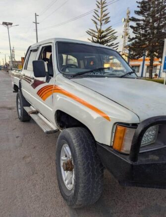 Bei Ya Toyota Hilux 1990 Sokoni Iringa Tanzania