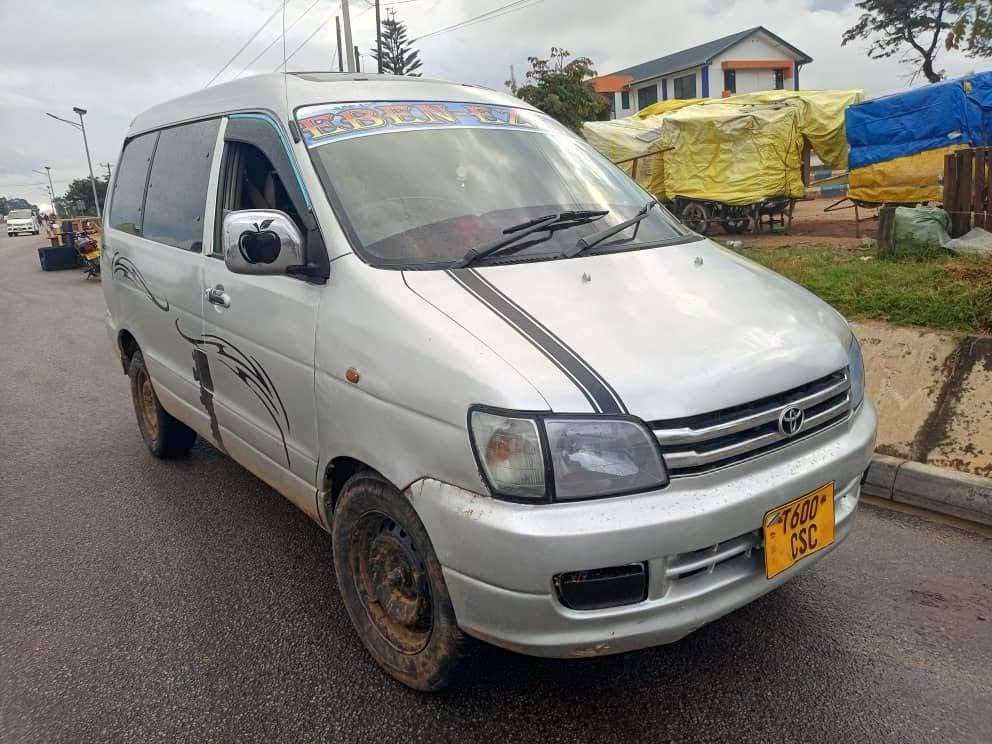 Toyota Noah bei poa sokoni Iringa Tanzania