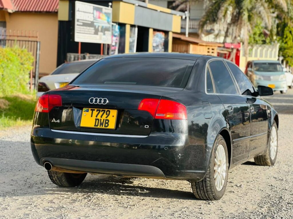 Magari A4 2006 lipo Mwanza