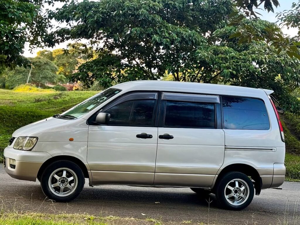 Magari Used Toyota Noah 2003 Arusha Tanzania