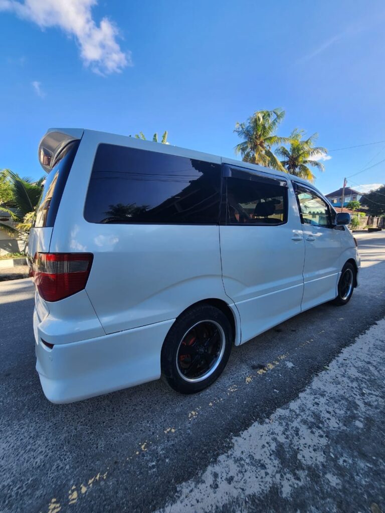 Toyota Alphard 2004 Inauzwa Dar es Salaam Tanzania