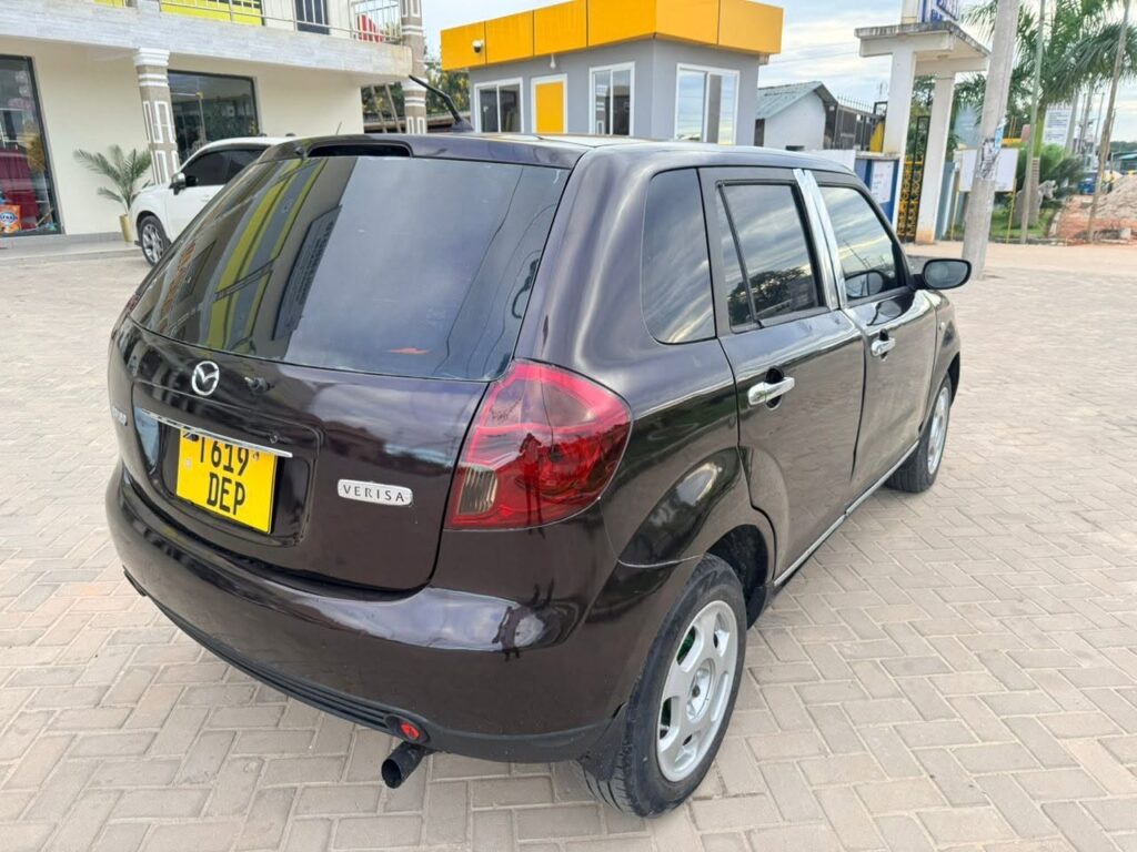 Magari Sokoni Mazda Verisa ya Bei Poa 2008