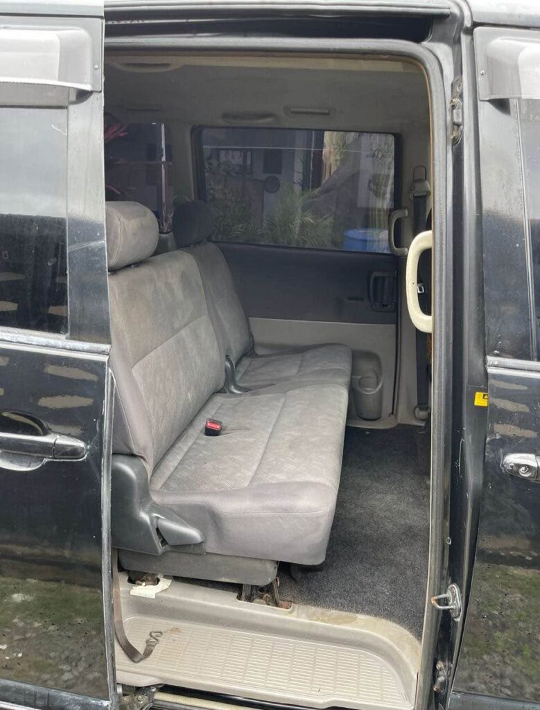 Price Toyota Noah 2004 for Sale in Dar es Salaam