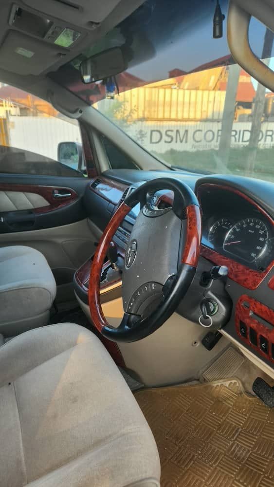 Magari Sokoni Toyota Alphard ya Bei Poa 2005
