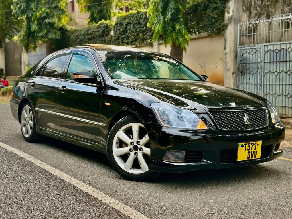 Buy Toyota Crown 2006 for Sale in Mwanza