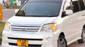 Magari Sokoni Toyota Noah ya Bei Poa 2005