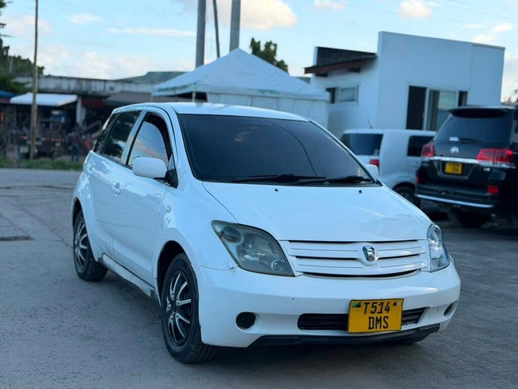 Magari IST 2005 lipo Dar es Salaam