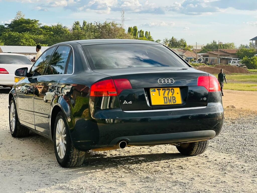 Magari Sokoni Audi A4 ya Bei Poa 2006