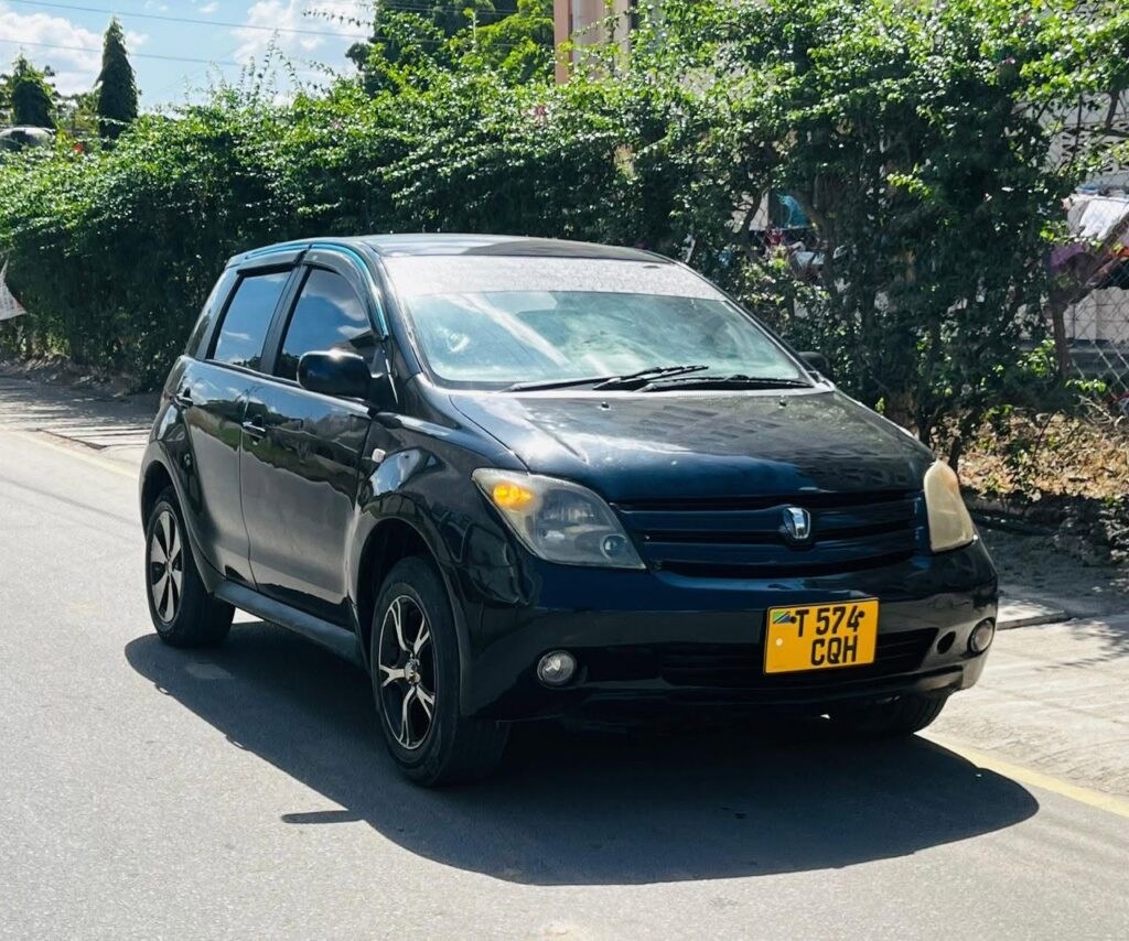 Magari Sokoni Toyota IST ya Bei Poa 2005