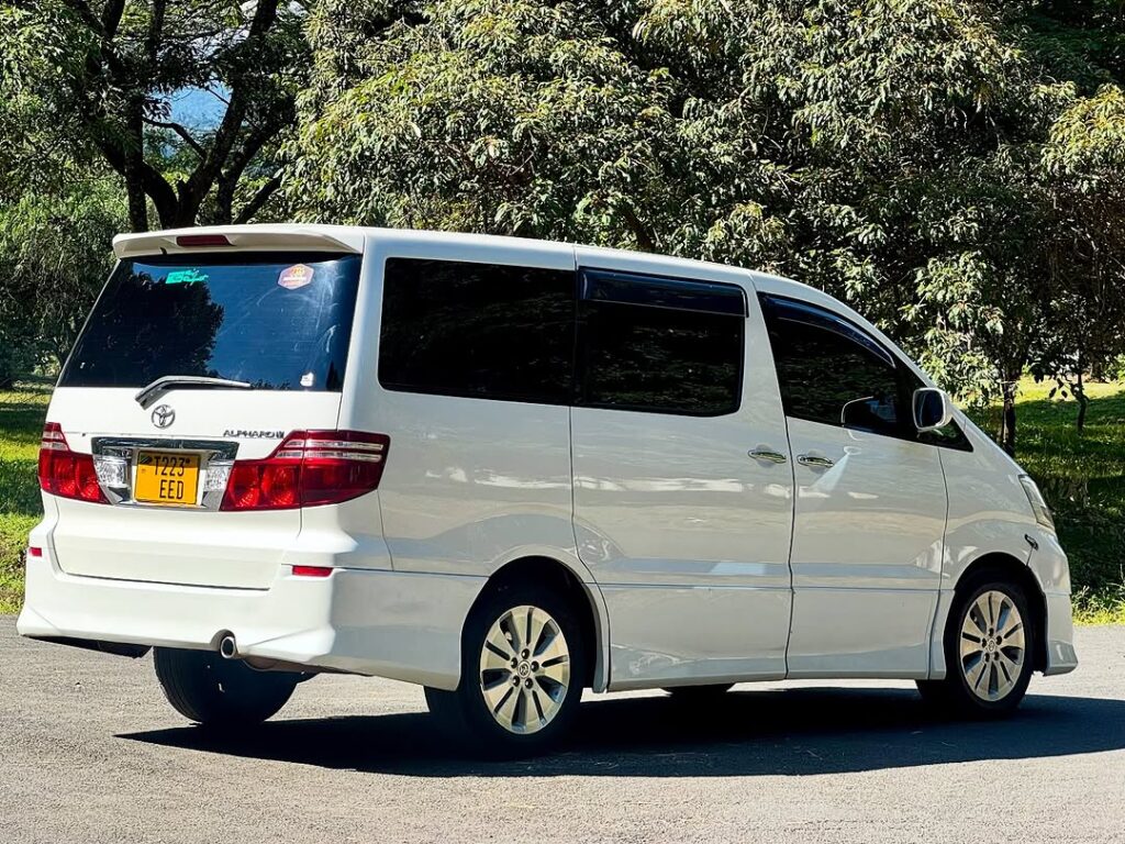 Toyota Alphard bei poa sokoni Arusha Tanzania