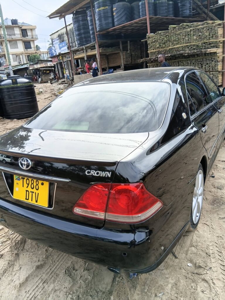 Price Toyota Crown 2006 for Sale in Dar es Salaam