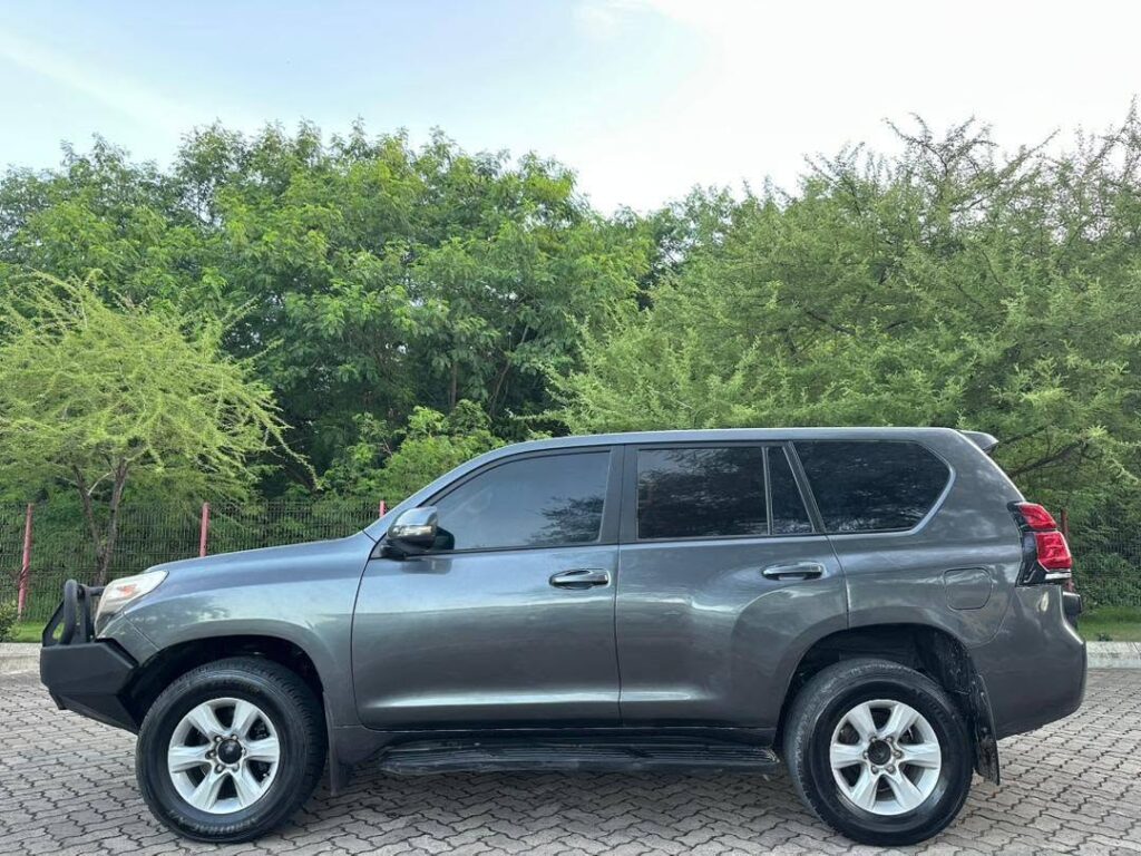 Magari Sokoni Toyota Land Cruiser Prado ya Bei Poa 2016